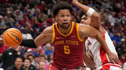 Joshua Jefferson, de Iowa State, sufre una lesión en la primera ronda del Torneo de la NCAA.
