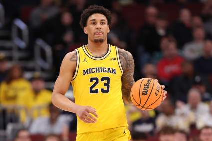 Yaxel Lendeborg, de Michigan, recibe elogios a nivel nacional tras anotar el triple ganador contra Wisconsin.