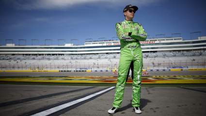 Christopher Bell gana la pole position en Las Vegas mientras JGR copa los tres primeros puestos.