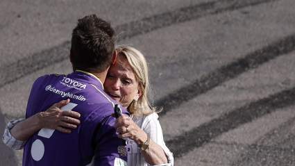 «No había agua»: La madre de Denny Hamlin habla tras el fatal incendio en su casa.