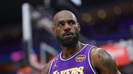 Los Angeles Lakers anuncian la última actualización sobre la lesión de LeBron James contra los Heat.