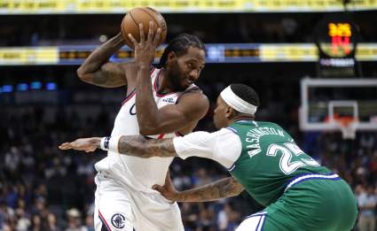 Los Clippers anuncian la incorporación de Kawhi Leonard antes del partido contra los Bucks.