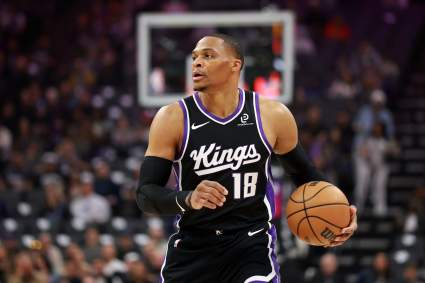 Los Sacramento Kings anuncian la llegada de Russell Westbrook antes del partido contra los Nets.