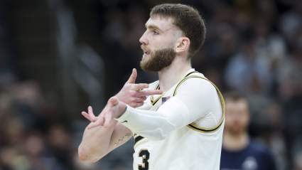 La estrella de Purdue, Braden Smith, consigue un contrato sin imagen tras batir el récord de asistencias de la NCAA.