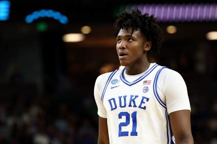 El mundo del baloncesto universitario reacciona al épico colapso de Duke contra UConn.