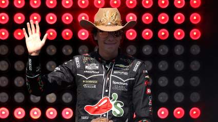 Kyle Petty elogia a Carson Hocevar tras su actuación en Darlington.