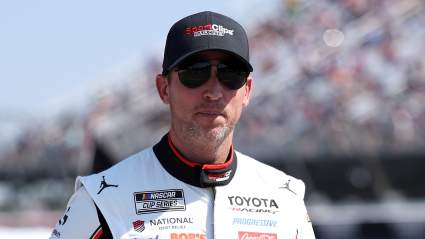 Denny Hamlin apoya al copresentador de Dale Jr. en el debate del Salón de la Fama de NASCAR.