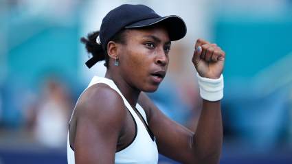 Coco Gauff recibe el apoyo discreto de su novio Jalen Sera en el Abierto de Miami.