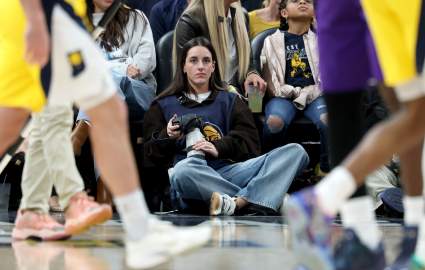 Caitlin Clark asume un papel sorprendente en el partido de los Lakers.