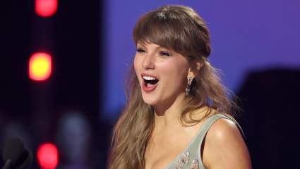 Taylor Swift reaparece en público tras su cita nocturna con Travis Kelce.