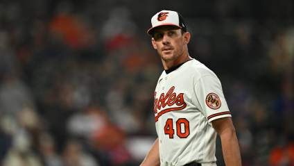 Chris Bassitt de los Orioles realiza uno de los peores lanzamientos a home de la historia