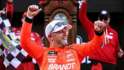 Justin Allgaier gana en Martinsville y continúa su dominio en la NASCAR O'Reilly Series.