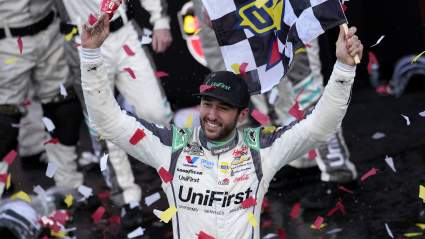 Por qué Chase Elliott sigue siendo el piloto más popular de NASCAR: Martinsville demostró exactamente por qué.