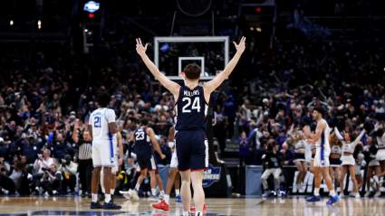 El mundo del baloncesto universitario reacciona al tiro ganador de Braylon Mullins en la victoria de UConn sobre Duke.