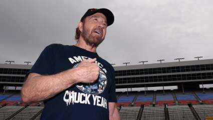 Chuck Norris fallece a los 86 años: la conexión con NASCAR que muchos fanáticos desconocían.