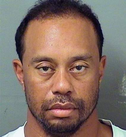 Se explica el historial de arrestos de Tiger Woods por conducir bajo los efectos del alcohol y las drogas.