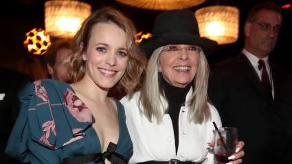 Rachel McAdams rinde un emotivo homenaje a Catherine O'Hara y Diane Keaton en los Oscar.