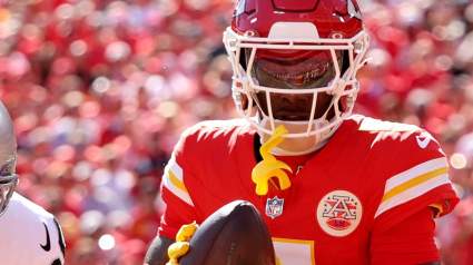 Los Chiefs pierden a un ex receptor abierto que superó las 1000 yardas, quien se une a un rival reciente en el Super Bowl en la agencia libre.