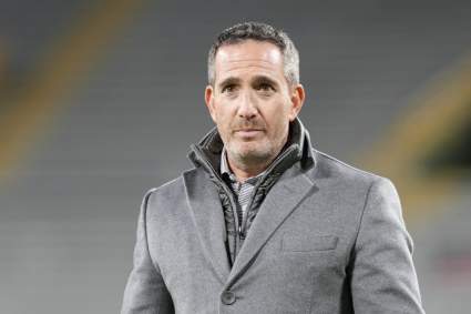 Los Eagles se conectan con un jugador que ha logrado 27 capturas de mariscal de campo para reforzar su defensa.