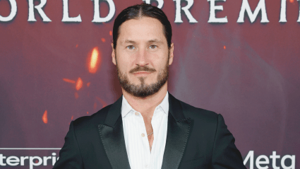 El profesional de DWTS, Valentin Chmerkovskiy, se recupera de un tumor cerebral y ofrece una actualización esperanzadora tras su hospitalización.