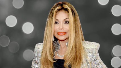 La hermana de Michael Jackson, La Toya Jackson, de 69 años, asiste al funeral de su sobrina con sus seres queridos.
