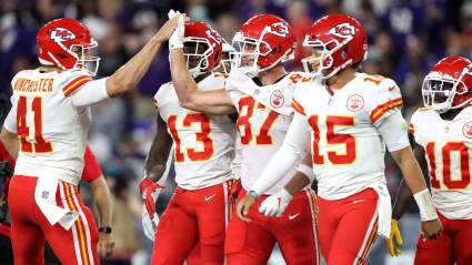 Los Chiefs bloquean otra cara familiar. ¿Podría Travis Kelce ser finalmente el siguiente?