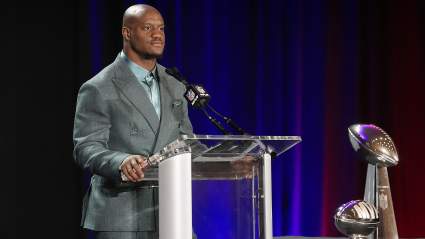 Los Seahawks firman al sustituto de Kenneth Walker III en la agencia libre