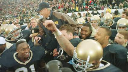 La primera aparición de Lou Holtz en Notre Dame fue un éxito humorístico [Ver]