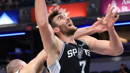 Luke Kornet ruega a Hawks que cancele la celebración del club de striptease
