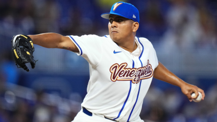 Los Red Sox se enfrentan a una temprana preocupación con el lanzador de 130 millones de dólares.