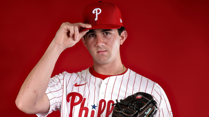 Los Phillies finalmente recurren a un prospecto después de años de expectativas y demoras.