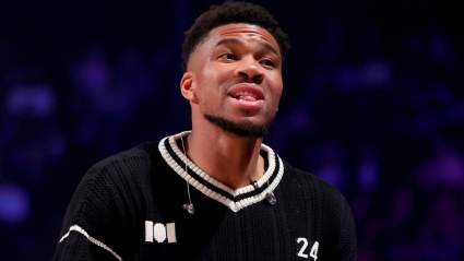 Los Bucks descartan noticias sobre Giannis Antetokounmpo tras su impactante aparición en la WWE
