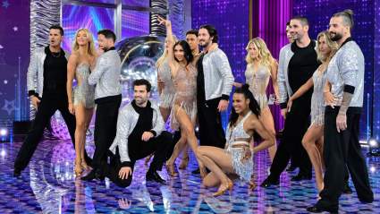 VIDEO: Profesionales de “Dancing With the Stars” se enfrentan en una épica batalla pública.