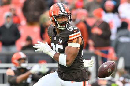 Los 49ers consiguen una conexión con Myles Garrett que podría cambiarlo todo.