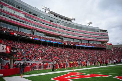 La primavera temprana le sienta bien al equipo de fútbol americano de Nebraska.