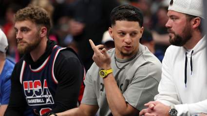 Patrick Mahomes ofrece una sutil actualización sobre su rehabilitación tras la lesión que le puso fin a la temporada.