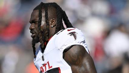 Los Dolphins fichan a un defensor versátil de los Falcons en la agencia libre.