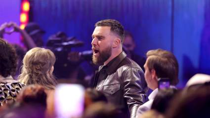 La relación de Taylor Swift y Travis Kelce, descifrada por una experta en lenguaje corporal.