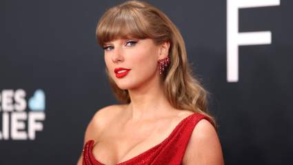 Taylor Swift se enfrenta a una creciente polémica durante la gran semana de Travis Kelce.