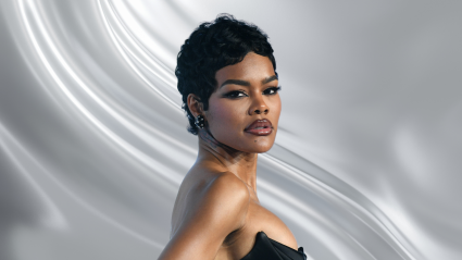 VER: Teyana Taylor revela que su cabello gris plateado provoca una elegante comparación con Cruella de Caín.
