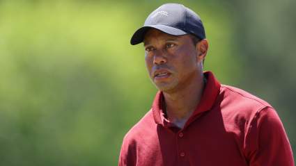 Tiger Woods involucrado en un accidente automovilístico con vuelco.