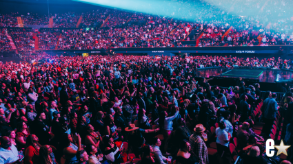 La icónica cantante de los 90 pide disculpas emotivamente tras finalizar su concierto antes de tiempo debido a una "emergencia personal".