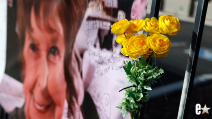 La querida Savannah Guthrie se derrumba durante una emotiva visita al monumento conmemorativo de Nancy Guthrie con su familia.