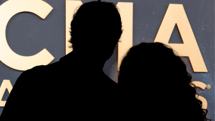 La estrella del country habla honestamente sobre su relación "privada" con su pareja