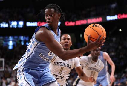 El entrenador de Carolina del Norte, Hubert Davis, ofrece una importante actualización sobre la lesión de Caleb Wilson