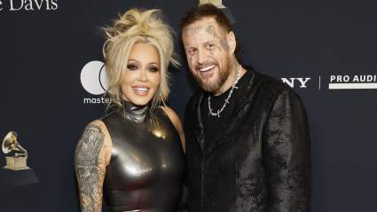 Bunnie Xo, la esposa de Jelly Roll, habla con franqueza sobre su dolorosa recuperación tras un lifting facial: "Yo misma me lo busqué".