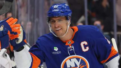 El capitán de los Islanders elogia la influencia del novato estrella en el equipo