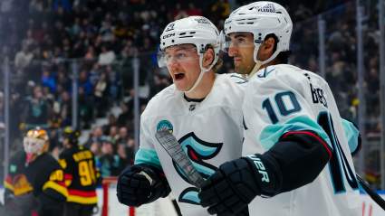 Exjugador estrella de los Maple Leafs consigue 3 puntos en su debut con los Kraken.