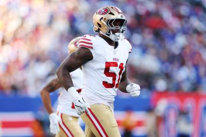 Los Dolphins fichan a un ex campeón nacional de fútbol americano universitario para mejorar la presión sobre el mariscal de campo.