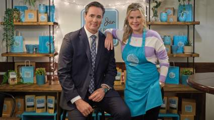 Victor Webster ofrece a sus fans un adelanto de Chad Norton en el nuevo "Misterio de Hannah Swensen"